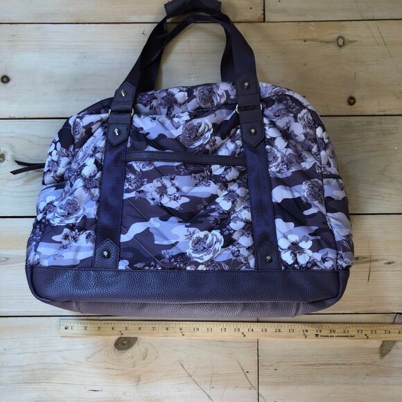 Cynthia Rowley EUC Women's Large Quilted Purple Floral Camo Weekender Bag - Picture 3 of 14